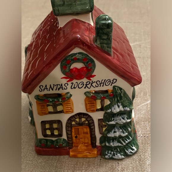 Vintage Allure Santa’s Workshop Ceramic Hand Lotion Soap Pump Dispenser - Picture 8 of 10